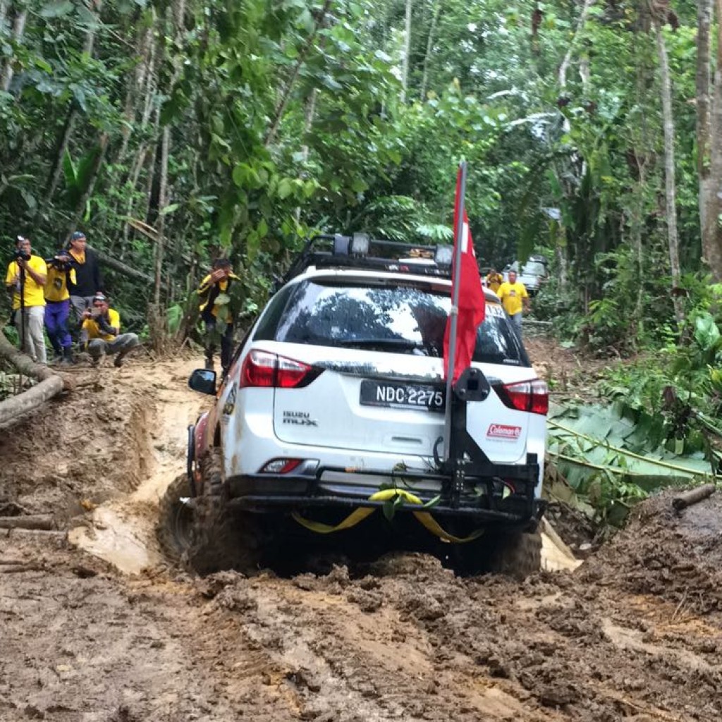 The Isuzu mu-X tackling a deep water-filled hole