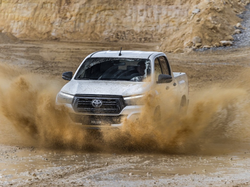 Toyota-Hilux-Special-Edition_11