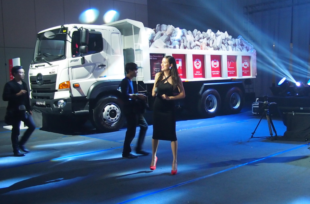 Hino 500 Series Trucks Arrive In Malaysia Bigwheels My