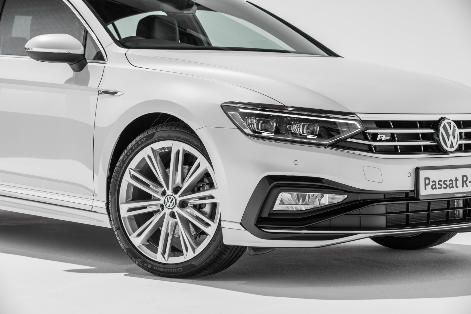 volkswagen passat r-line 