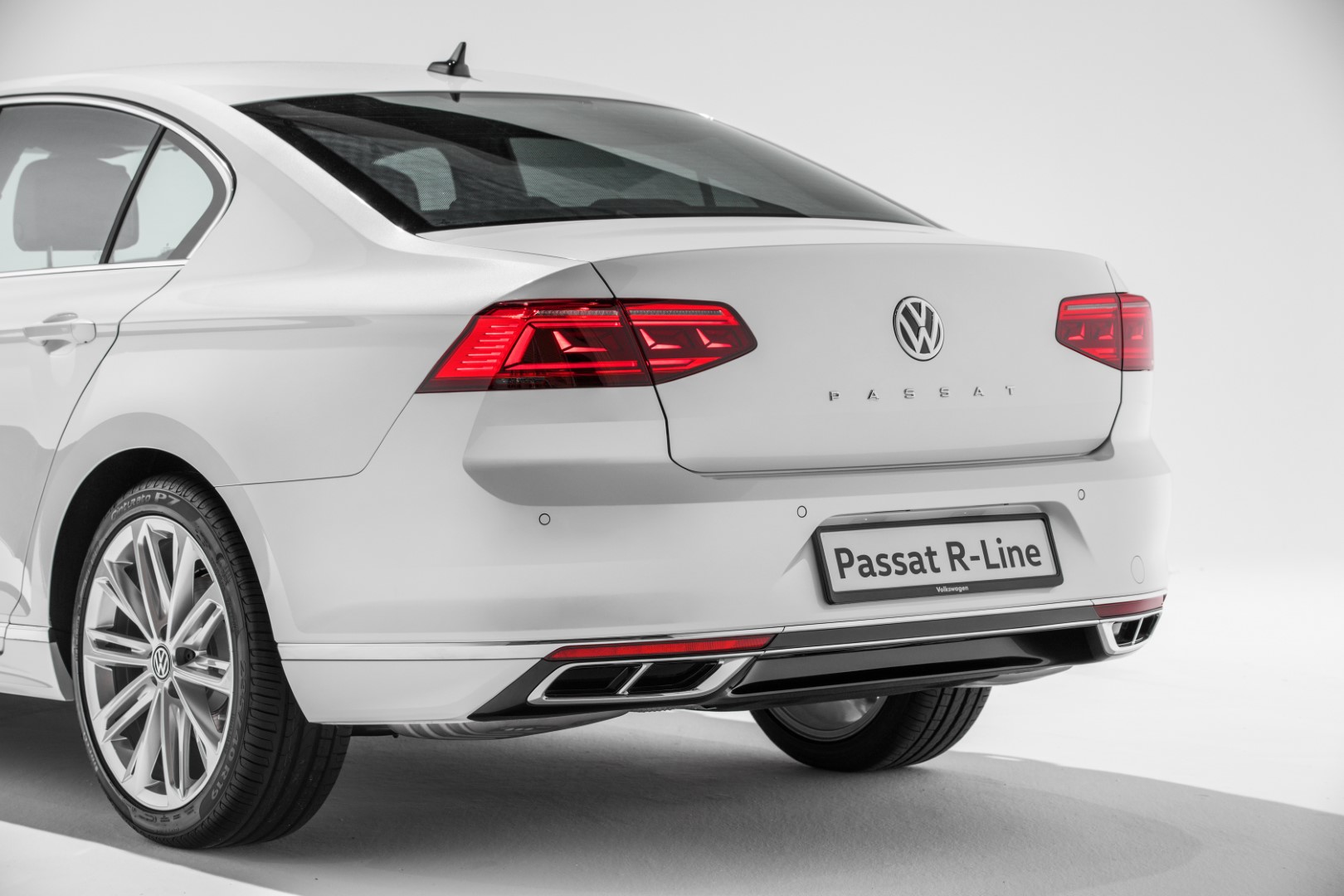 volkswagen passat r-line