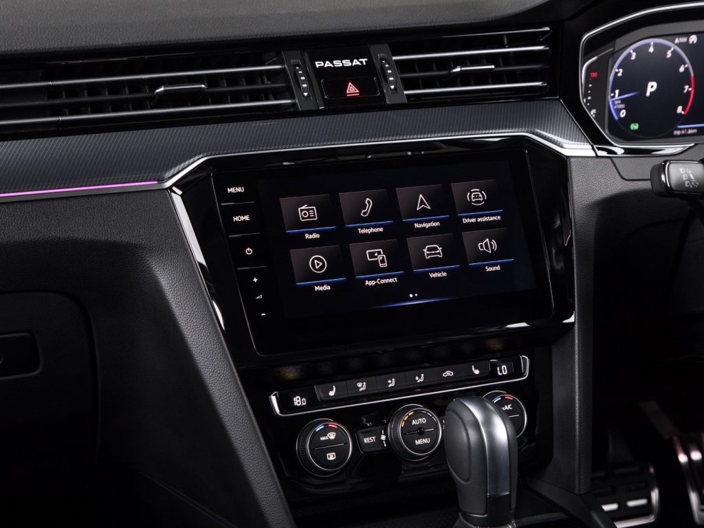 volkswagen passat r-line infotainment