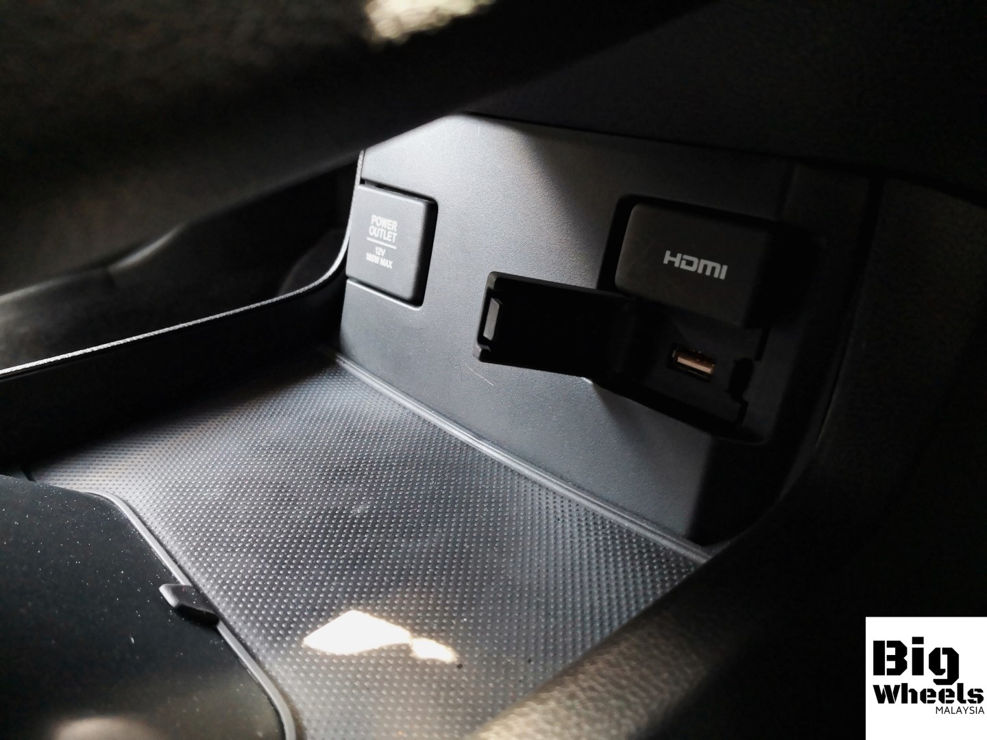 Honda Civic 1.5 TC-P USB charging