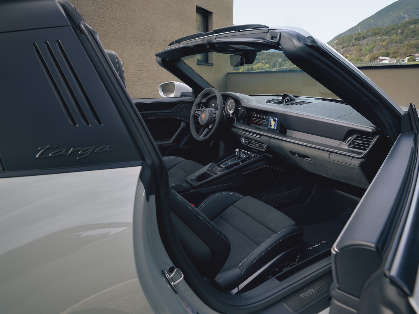 Porsche 911 GTS interior