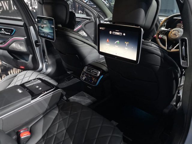 Mercedes-Benz S580e rear seat