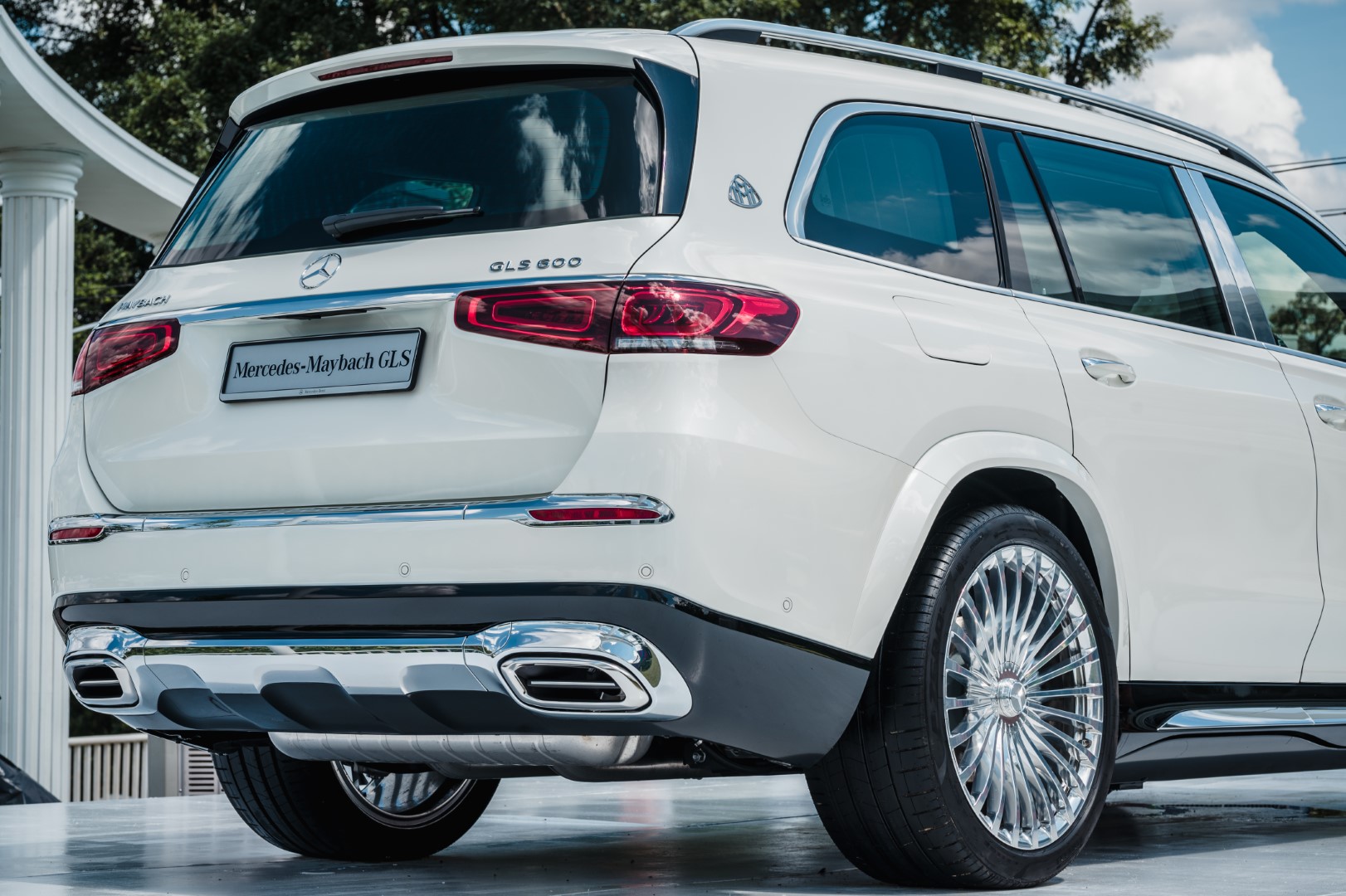 Mercedes-Maybach GLS600 rear